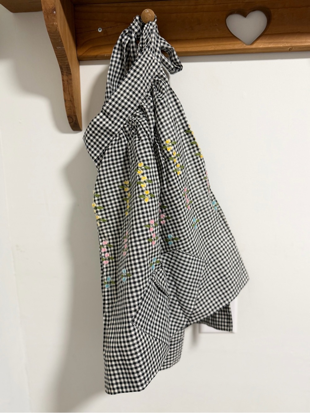Vintage Carmen Lee Black & White Gingham Floral Embroidered Apron